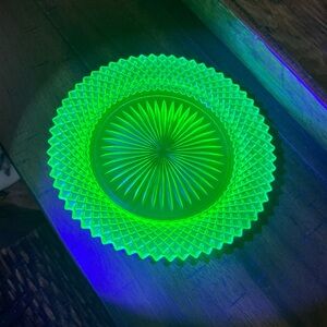 Vintage 💚 Uranium Glass Plate